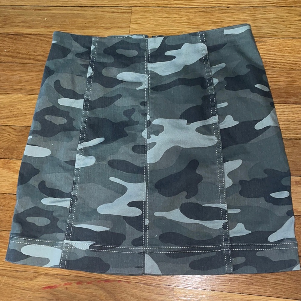 Camouflage mini pencil skirt